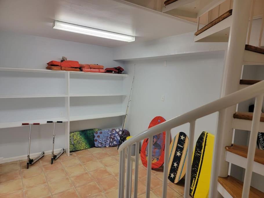 Paradise Lagoon*bayhouse Fishing*beach*dogfriendly Villa Galveston